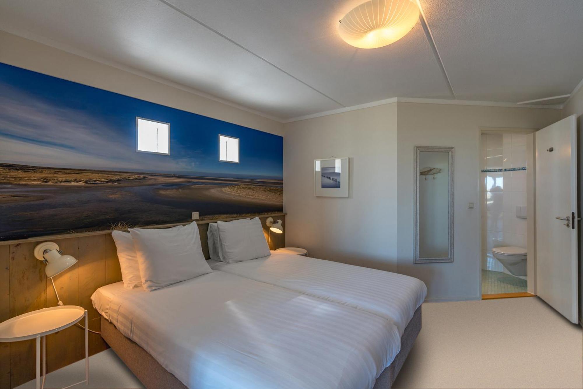 Strandhotel Noordzee Hotel 3*